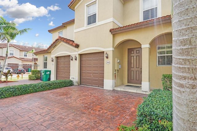 1048 NE 208th St, Miami, FL 33179