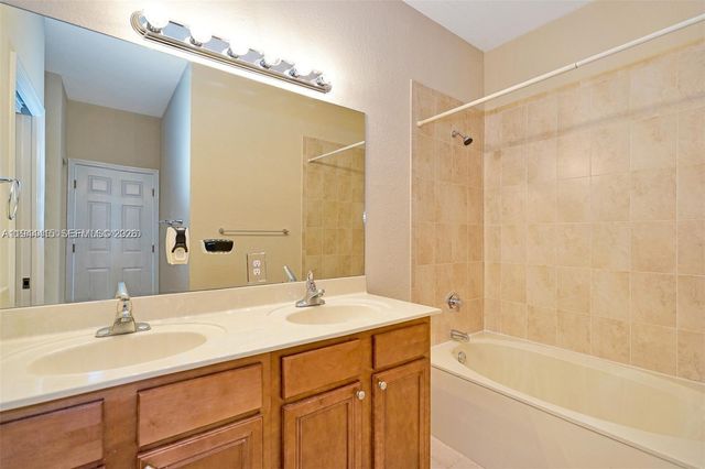 1048 NE 208th St, Miami, FL 33179