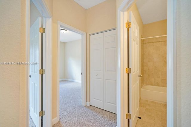 1048 NE 208th St, Miami, FL 33179