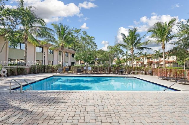 1048 NE 208th St, Miami, FL 33179