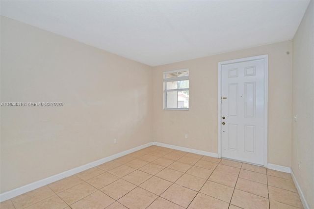 1048 NE 208th St, Miami, FL 33179