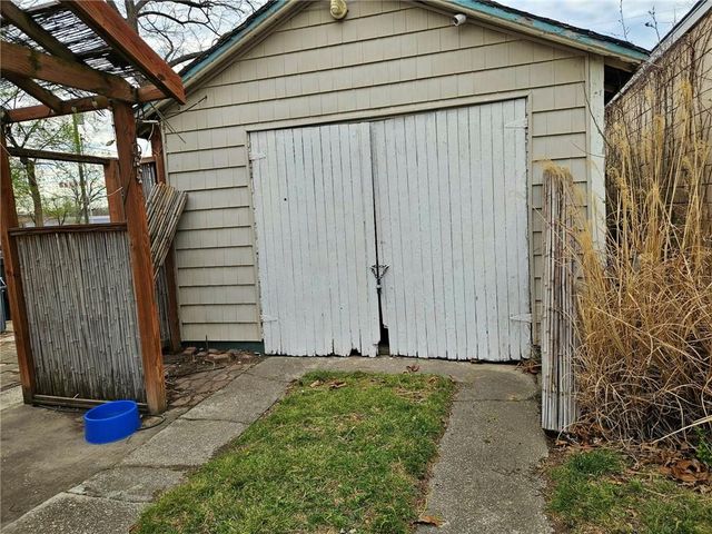 1010 W 3rd Street, Pittsburg, KS 66762