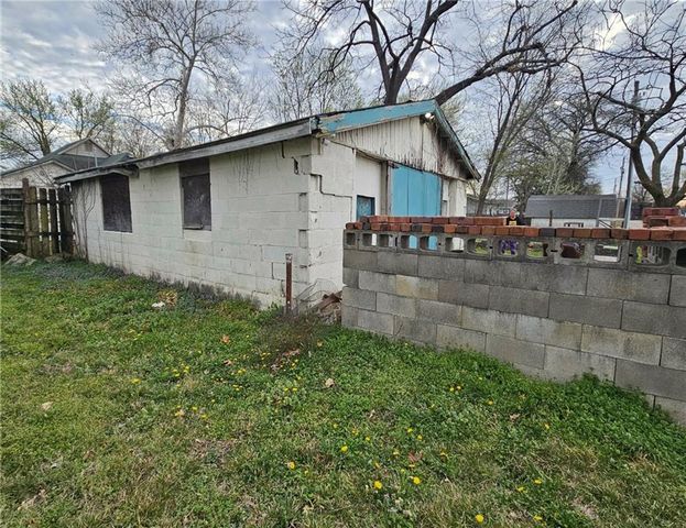 1010 W 3rd Street, Pittsburg, KS 66762