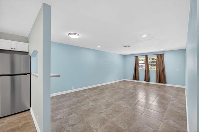 9484 Sun Court, Palm Beach Gardens, FL 33403