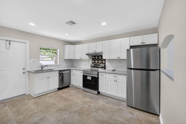 9484 Sun Court, Palm Beach Gardens, FL 33403
