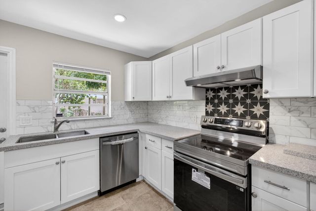 9484 Sun Court, Palm Beach Gardens, FL 33403