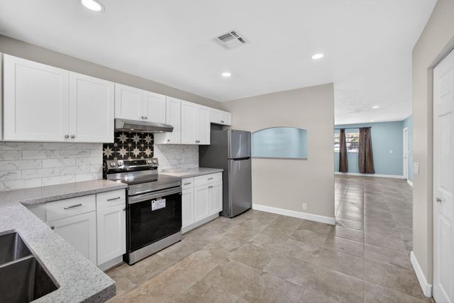 9484 Sun Court, Palm Beach Gardens, FL 33403