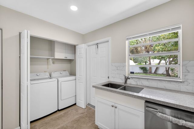 9484 Sun Court, Palm Beach Gardens, FL 33403