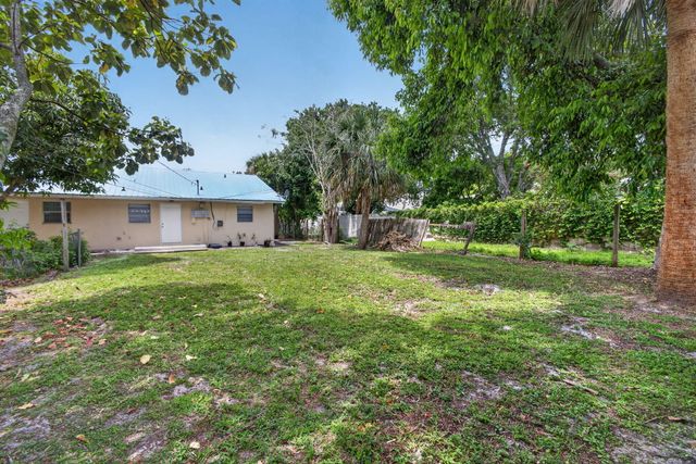 9484 Sun Court, Palm Beach Gardens, FL 33403