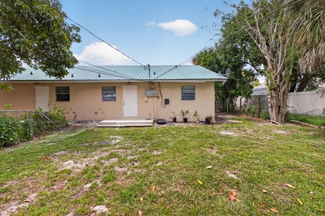 9484 Sun Court, Palm Beach Gardens, FL 33403