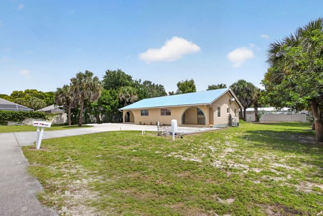 9484 Sun Court, Palm Beach Gardens, FL 33403