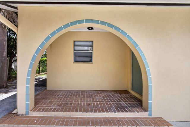 9484 Sun Court, Palm Beach Gardens, FL 33403