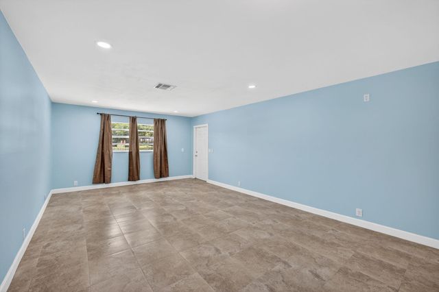 9484 Sun Court, Palm Beach Gardens, FL 33403