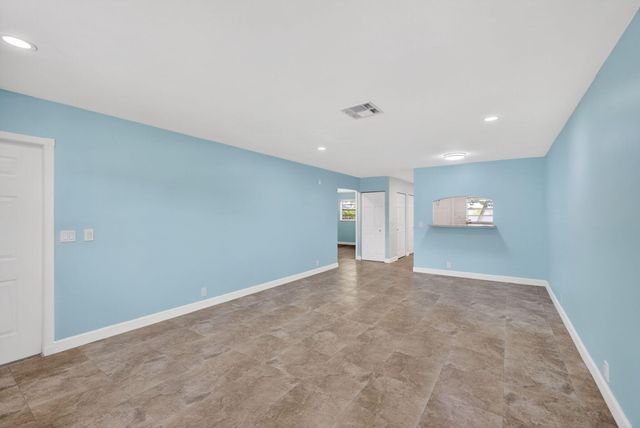 9484 Sun Court, Palm Beach Gardens, FL 33403