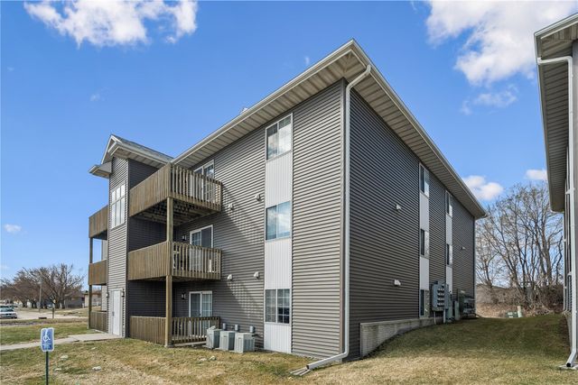 125 E Boyson Road 900, Hiawatha, IA 52233