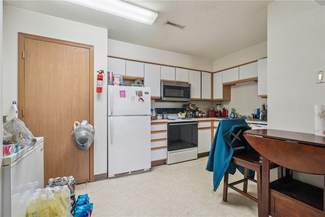 125 E Boyson Road 900, Hiawatha, IA 52233