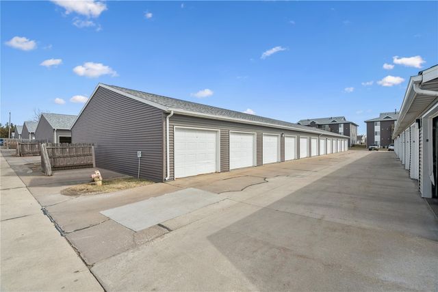 125 E Boyson Road 900, Hiawatha, IA 52233