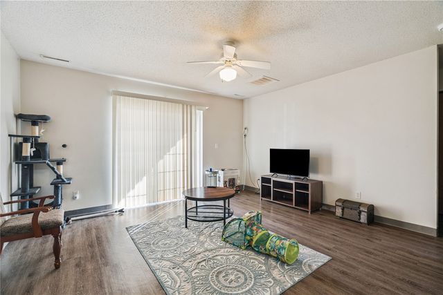 125 E Boyson Road 900, Hiawatha, IA 52233