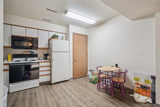 125 E Boyson Road 900, Hiawatha, IA 52233