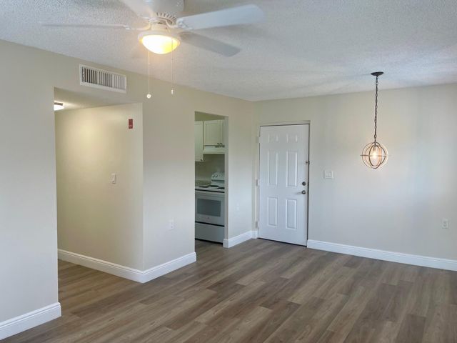 1089 N Benoist Farms Road 207, West Palm Beach, FL 33411