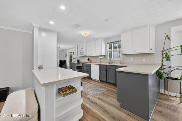 2735 AMERICA, Jacksonville Beach, FL 32250