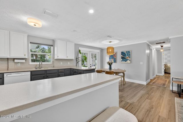 2735 AMERICA, Jacksonville Beach, FL 32250