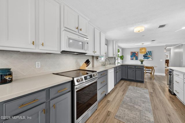 2735 AMERICA, Jacksonville Beach, FL 32250