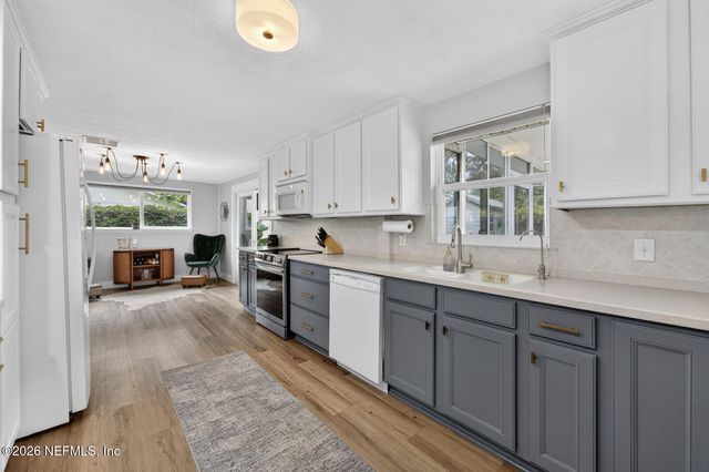 2735 AMERICA, Jacksonville Beach, FL 32250