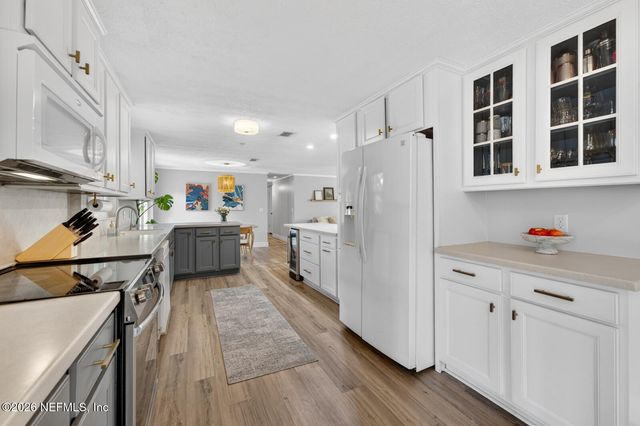 2735 AMERICA, Jacksonville Beach, FL 32250