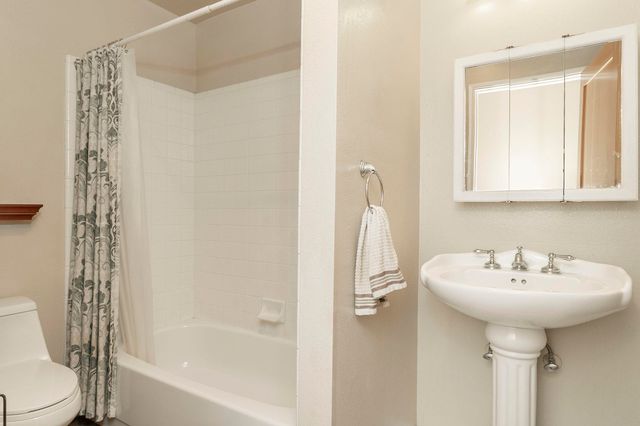 1888 NE Beacon Drive, Grants Pass, OR 97526