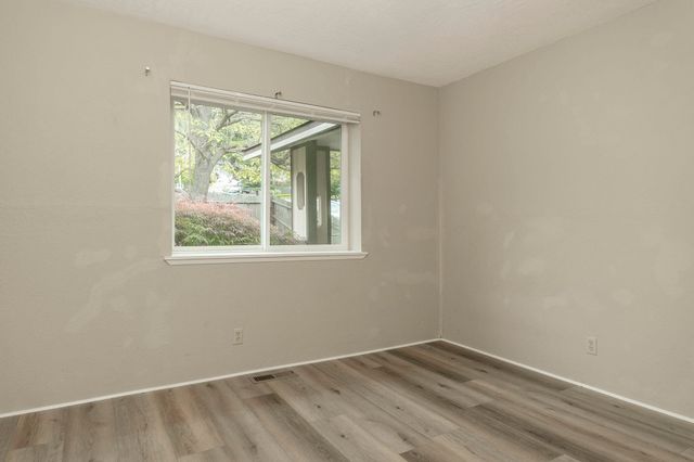 1888 NE Beacon Drive, Grants Pass, OR 97526