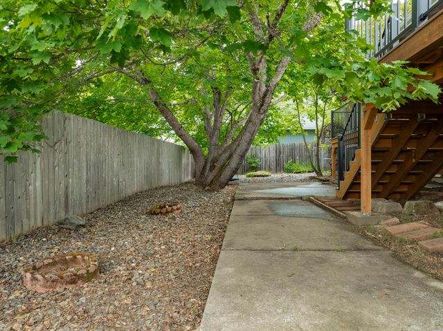 1888 NE Beacon Drive, Grants Pass, OR 97526