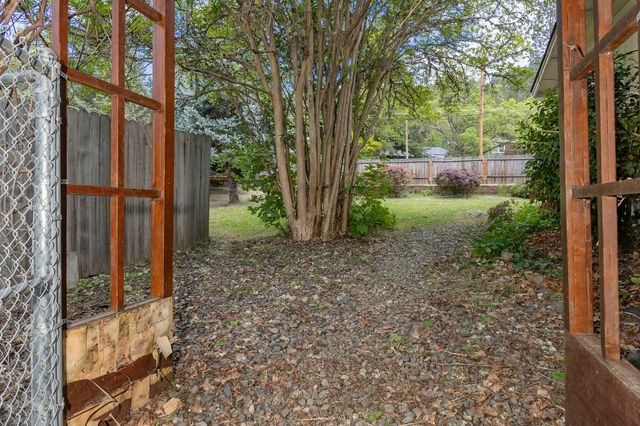 1888 NE Beacon Drive, Grants Pass, OR 97526