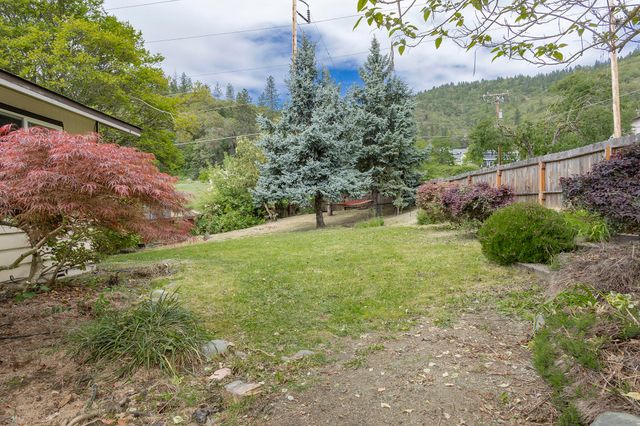 1888 NE Beacon Drive, Grants Pass, OR 97526
