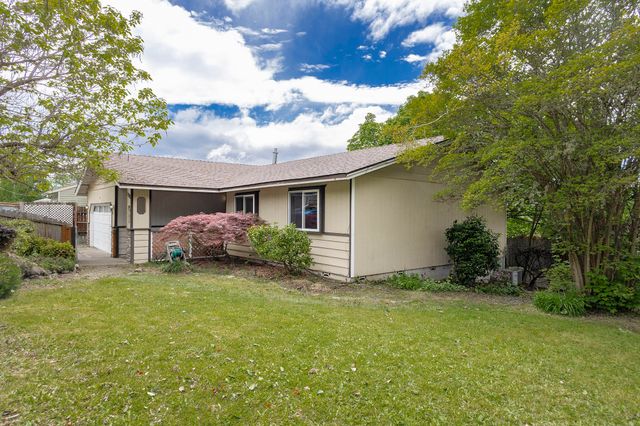 1888 NE Beacon Drive, Grants Pass, OR 97526