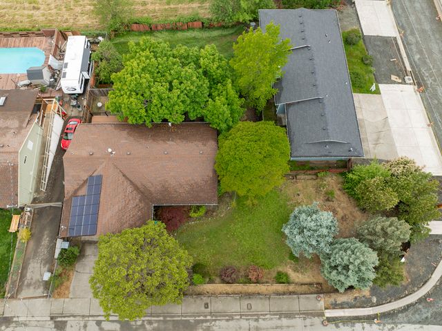 1888 NE Beacon Drive, Grants Pass, OR 97526