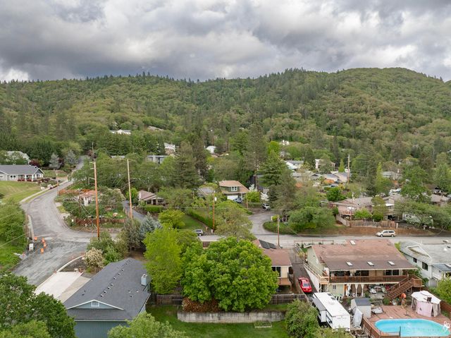 1888 NE Beacon Drive, Grants Pass, OR 97526