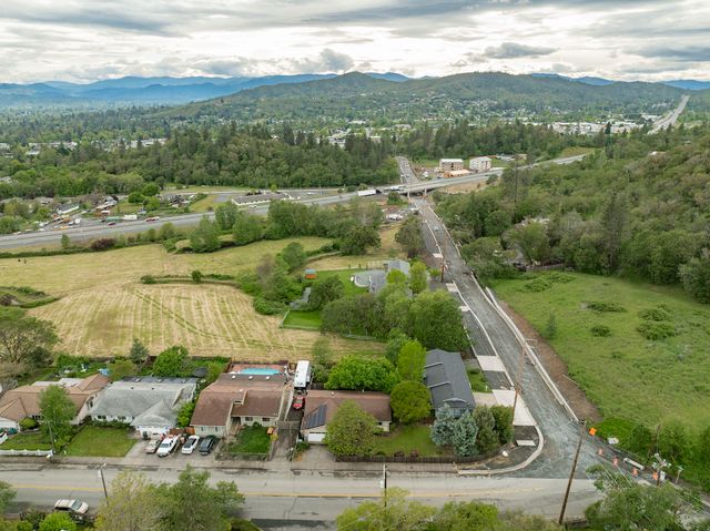 1888 NE Beacon Drive, Grants Pass, OR 97526