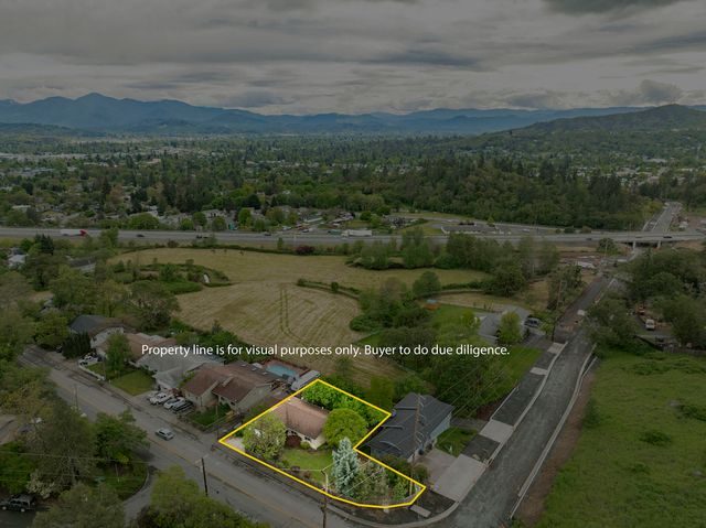 1888 NE Beacon Drive, Grants Pass, OR 97526