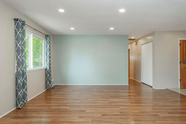 1888 NE Beacon Drive, Grants Pass, OR 97526