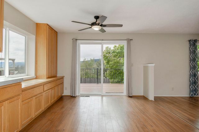 1888 NE Beacon Drive, Grants Pass, OR 97526