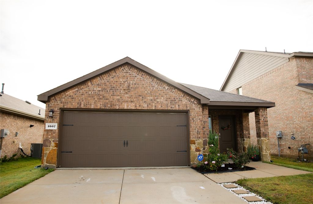 1607 Ackerly Drive, Forney, TX 75126