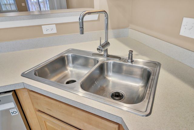 7936 Shadow Oak Drive, North Charleston, SC 29406