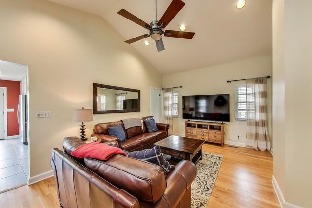 7744 W Thorndale Avenue, Chicago, IL 60631