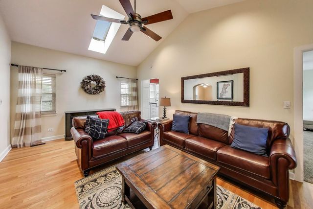 7744 W Thorndale Avenue, Chicago, IL 60631