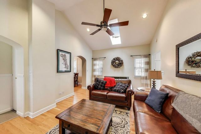 7744 W Thorndale Avenue, Chicago, IL 60631