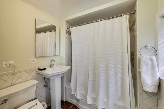 7744 W Thorndale Avenue, Chicago, IL 60631