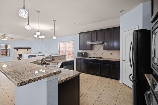 1916 Gayla Creek Drive, Little Elm, TX 75068