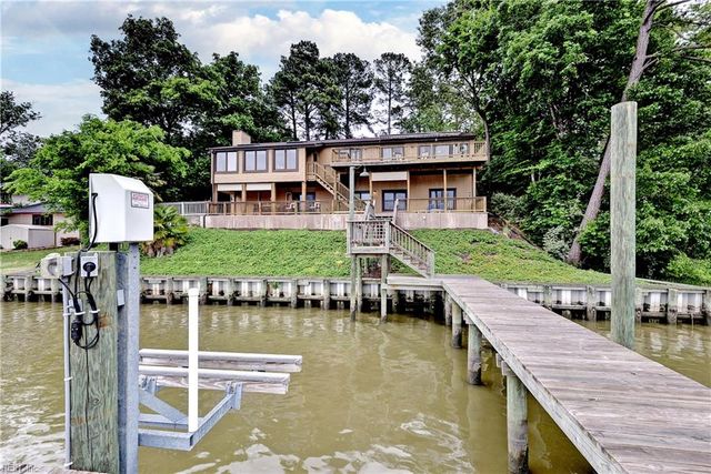 105 Linda DR, Newport News, VA 23608