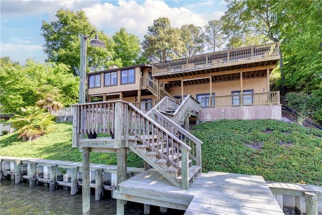 105 Linda DR, Newport News, VA 23608